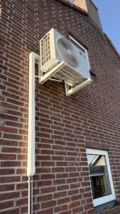 aircobedrijf in Ulft monteert buitenunit airco